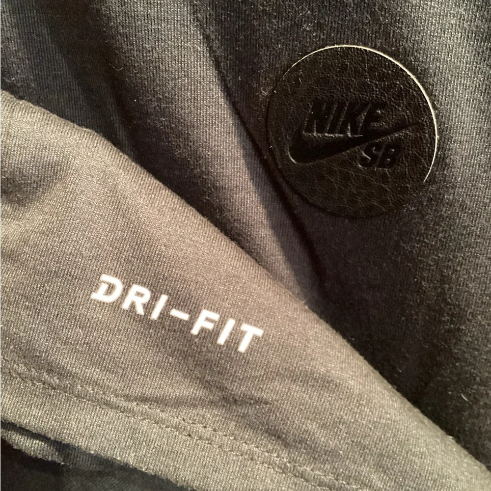 NWOT Nike SB The Nike Tee Dri-FIT Logo T-Shirt Men's Size Large